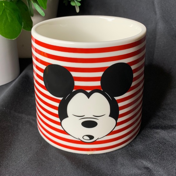 Super fun large oversized red, black and white Mickey Mouse Disney mug - Picture 3 of 8